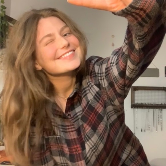 Meet your Posher, Taylor - Picture 2 of 3